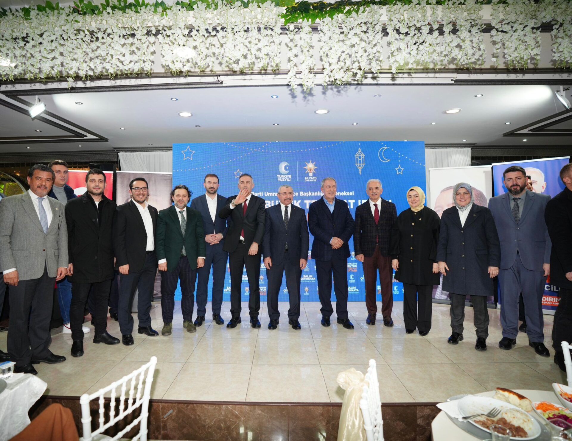 ÖNCEKİ DÖNEM MİLLİ SAVUNMA BAKANI HULUSİ AKAR ÜMRANİYE’Yİ ZİYARET ETTİ