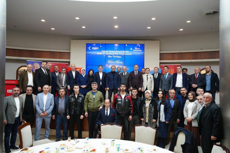 AK PARTİ MKYK ÜYESİ MAHİR ÜNAL VE BAŞKAN YILDIRIM SİVASLILARLA İFTAR YAPTI