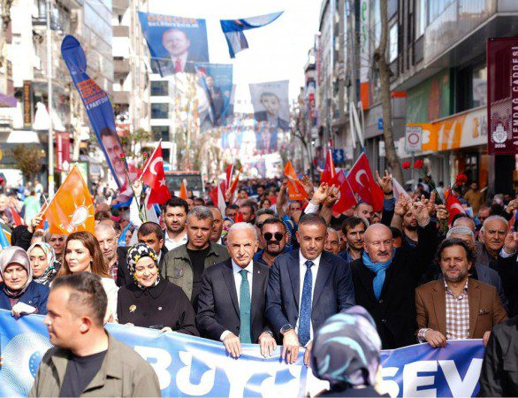BAŞKAN İSMET YILDIRIM'DAN SEVGİ YÜRÜYÜŞÜ