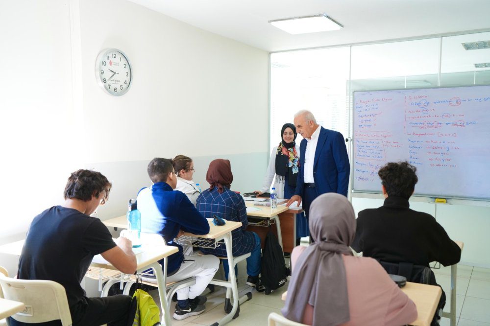 BAŞKAN YILDIRIM’DAN YKS VE LGS KURSUNDAKİ ÖĞRENCİLERE ZİYARET
