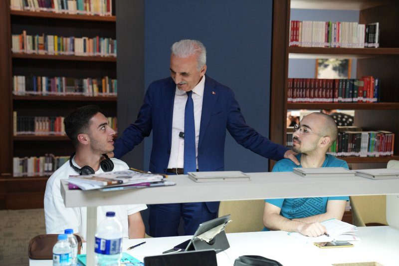 ÜMRANİYE BELEDİYESİ'NDEN ÜNİVERSİTELİ GENÇLERE BÜYÜK DESTEK