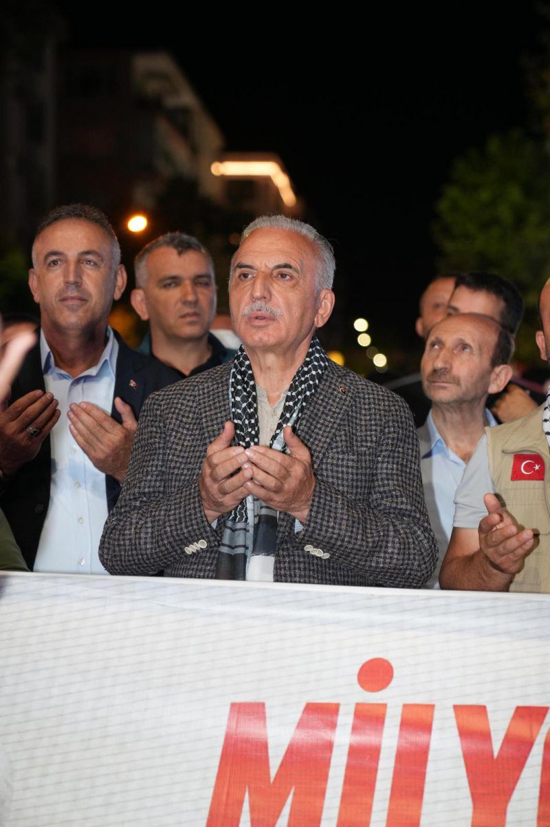 ÜMRANİYE’DE BİNLERCE KİŞİ FİLİSTİNLİ ŞEHİTLER İÇİN YÜRÜDÜ