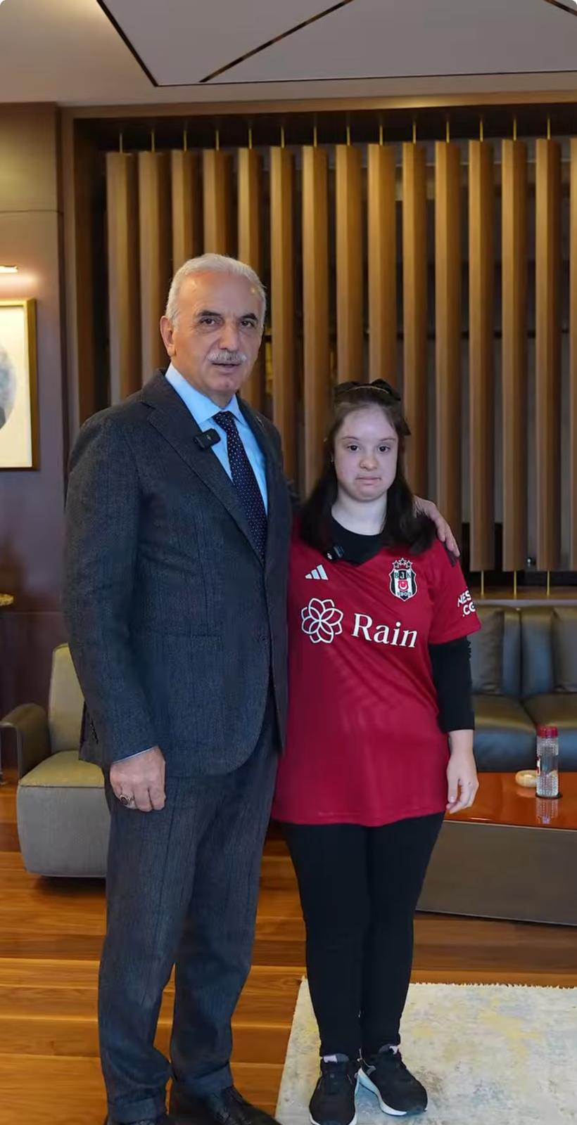 Ela kızımız geldi, günümüz güzelleşti!
