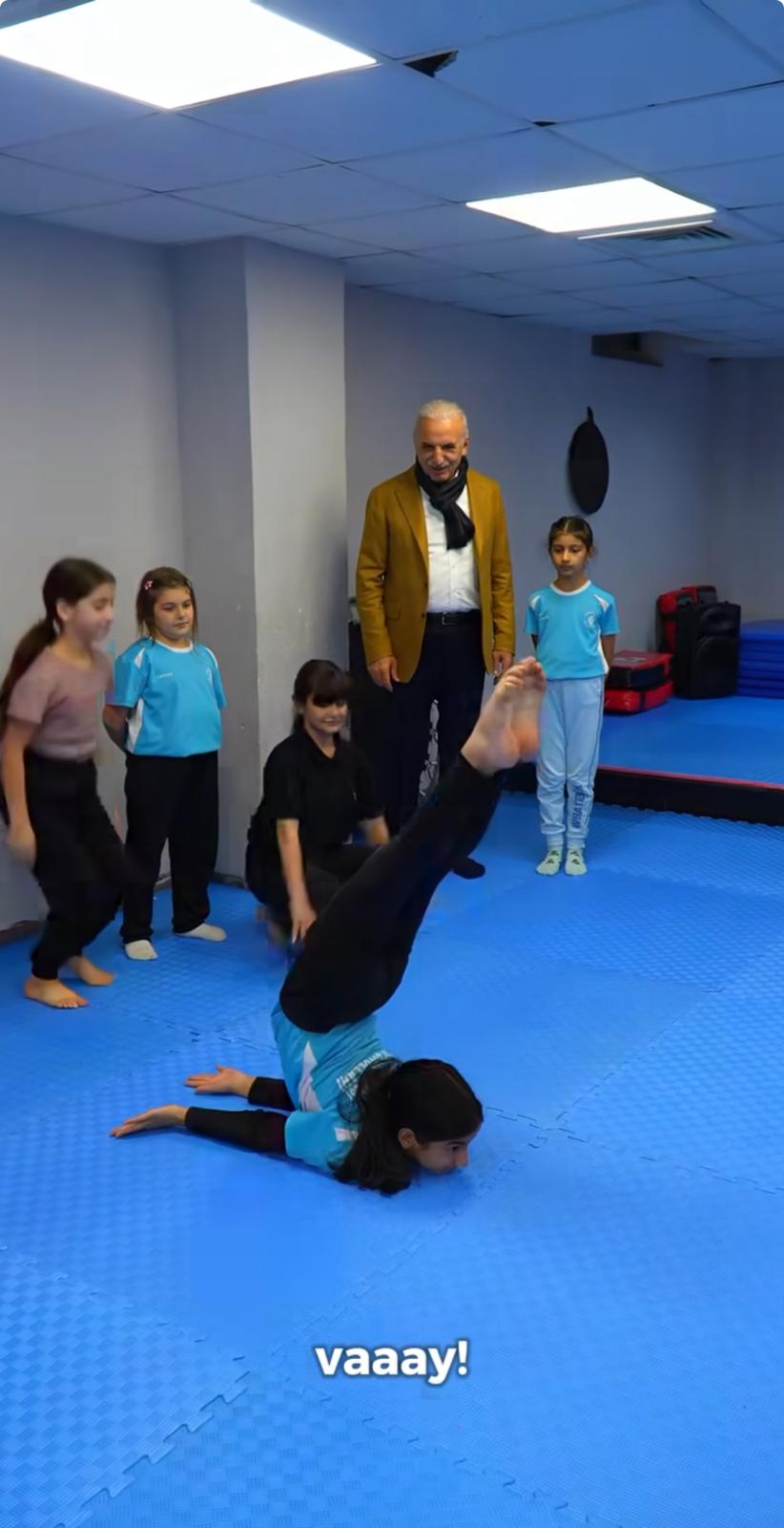 Aliya İzzetbegoviç Kültür ve Eğitim Merkezi’nde jimnastikçi kızlarımızın gösterisini izledik.
