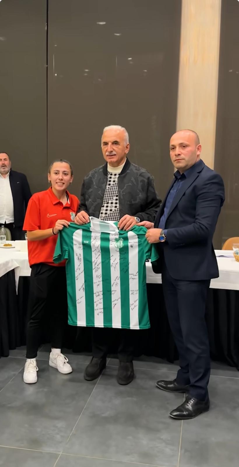 Semtimizin takımlarından Dudulluspor Kız Futbol Takımı oyuncularımızla Osmangazi Millet Bahçesi’nde buluştuk.