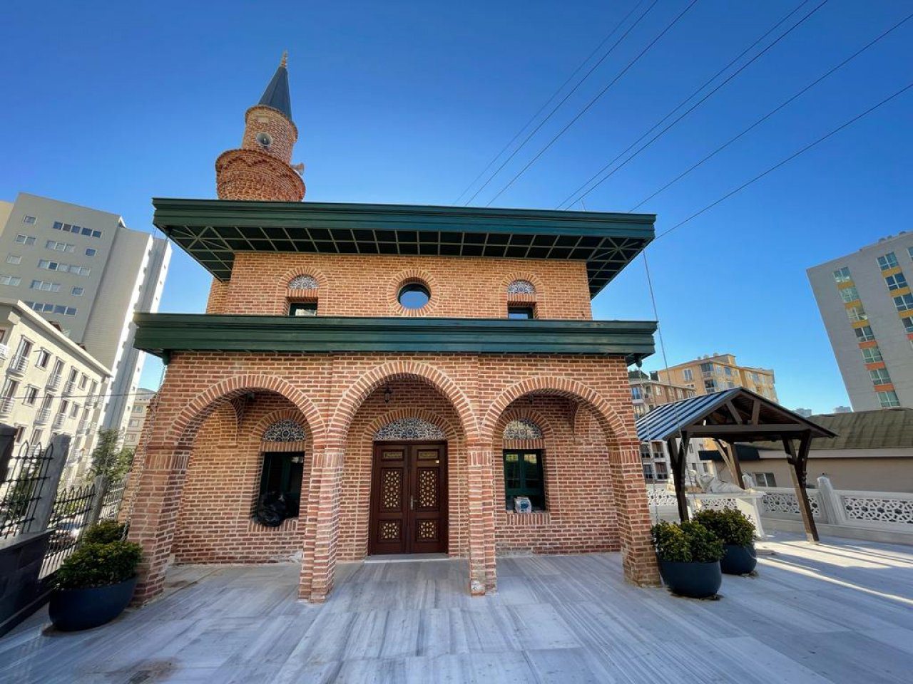 Hoca Esman ve Emine Aker Camii
