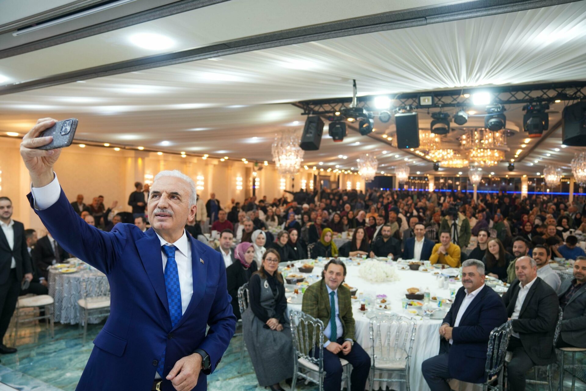 ÜMRANİYE BELEDİYESİ PERSONELİ İFTARDA BİR ARAYA GELDİ