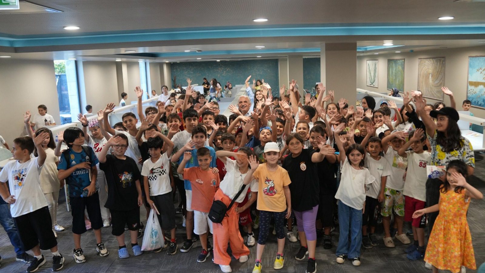 BAŞKAN YILDIRIM, KİTAP OKUMA ETKİNLİĞİNDE ÖĞRENCİLERLE BİR ARAYA GELDİ