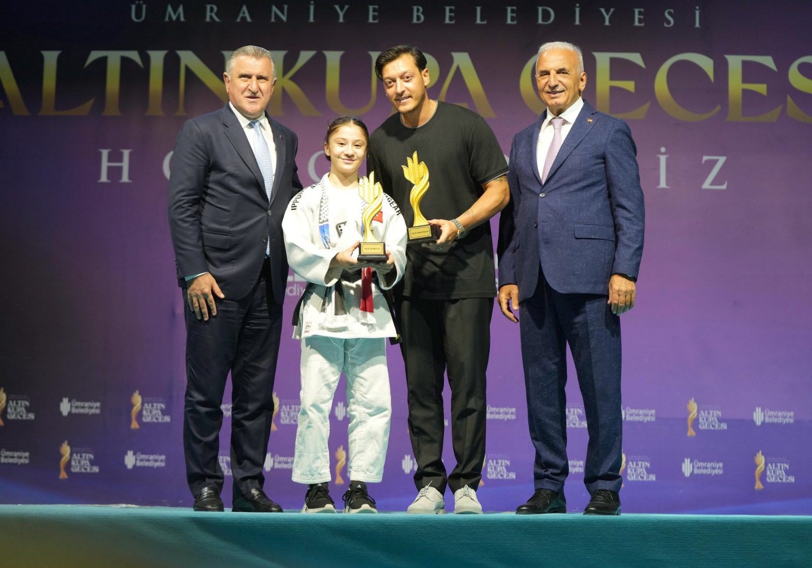 ÜMRANİYE’DE ALTIN KUPA GECESİ