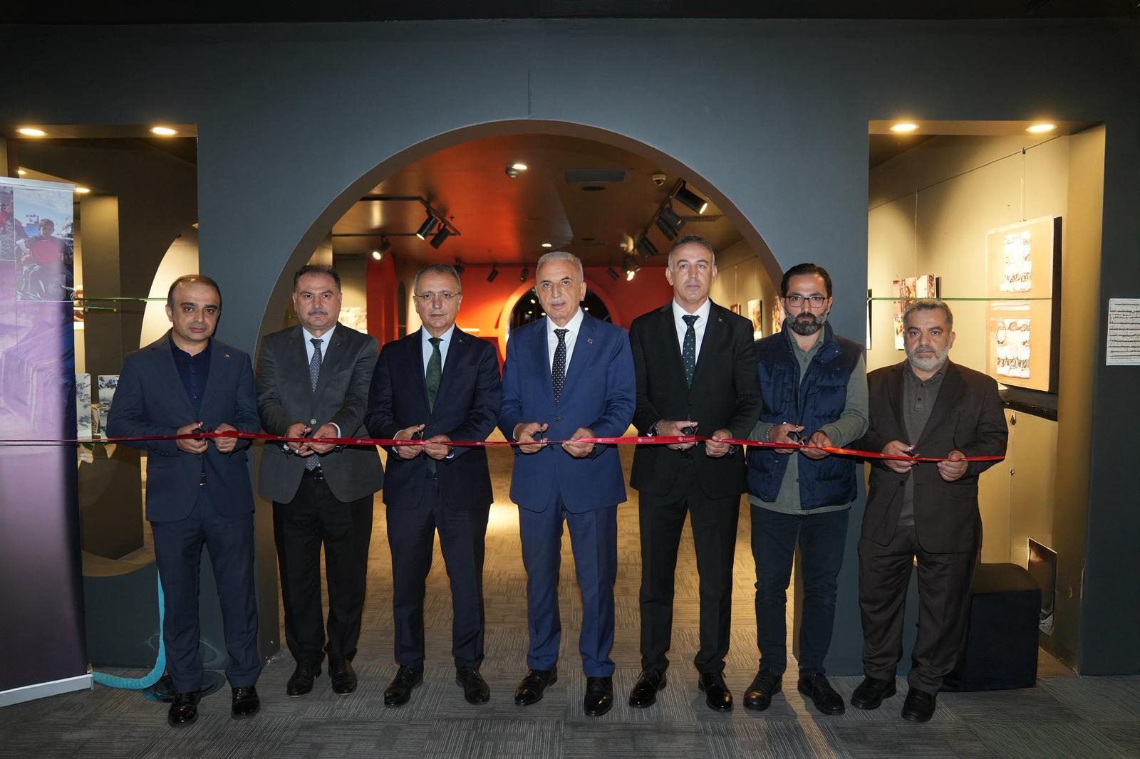 TARİHE TANIKLIK: FİLİSTİN’İN ACISI ÜMRANİYE’DE FOTOĞRAFLARLA ANLATILIYOR