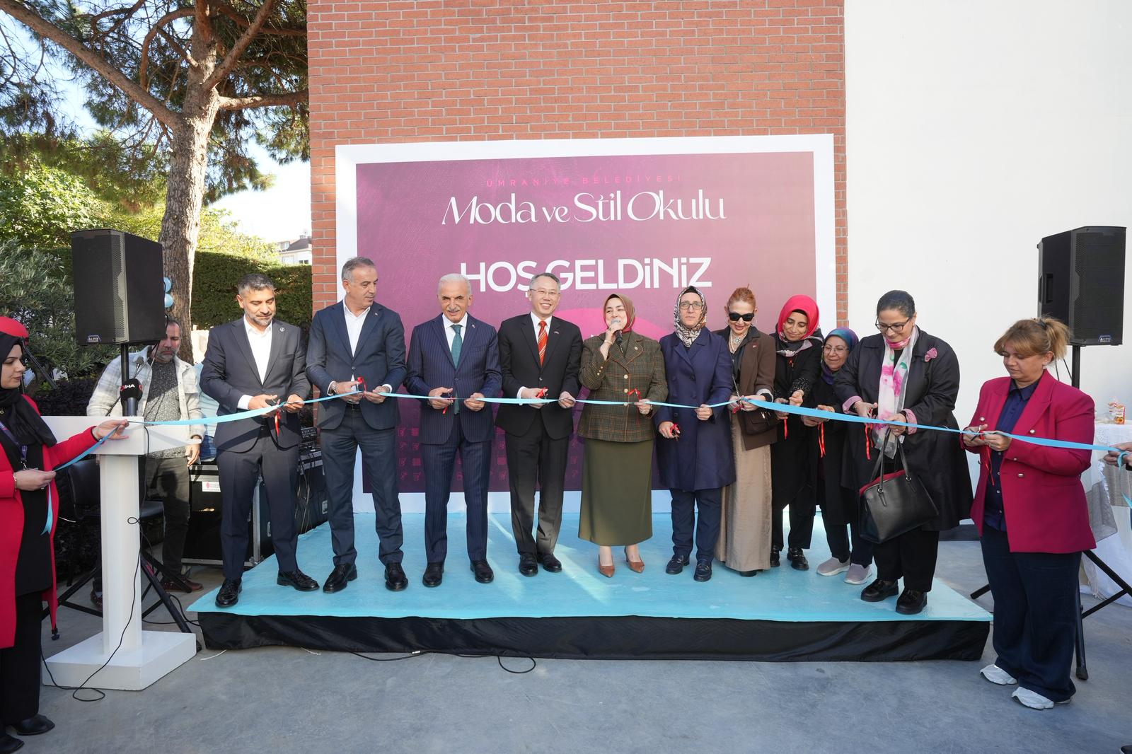 ÜMRANİYE’DE KADINLARIN TASARIM YOLCULUĞU BAŞLIYOR: MODA VE STİL OKULU AÇILDI