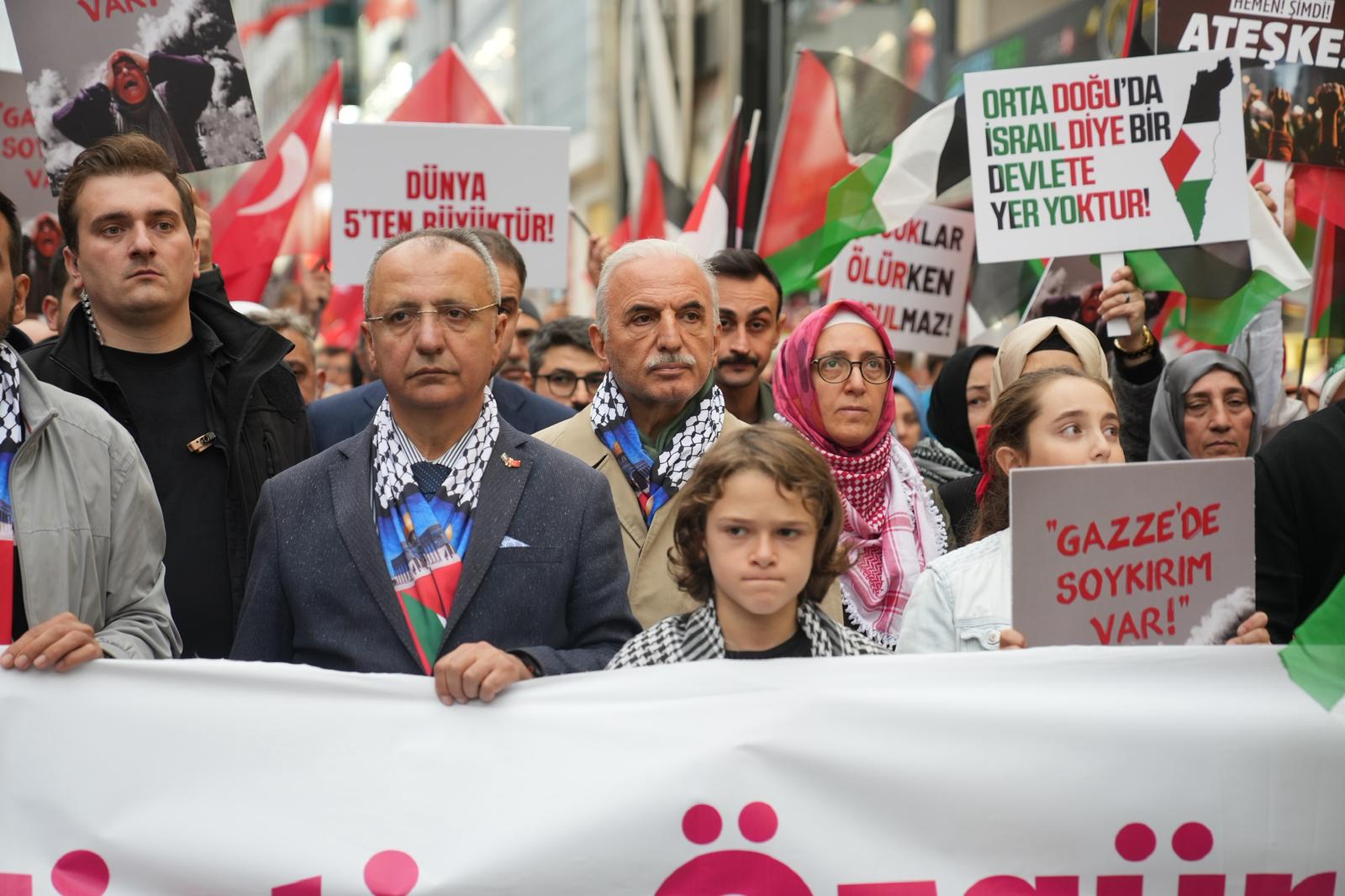 ÜMRANİYE ÖZGÜRLÜK İÇİN YÜRÜDÜ, ON BİNLER TEK YÜREK OLDU