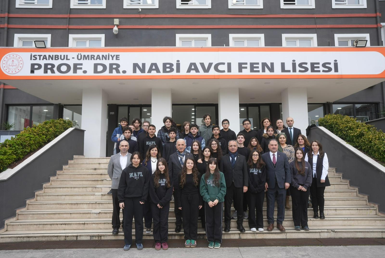 BAŞKAN YILDIRIM, ÖĞRENCİLERLE BAYRAK TÖRENİ’NDE BİR ARAYA GELDİ