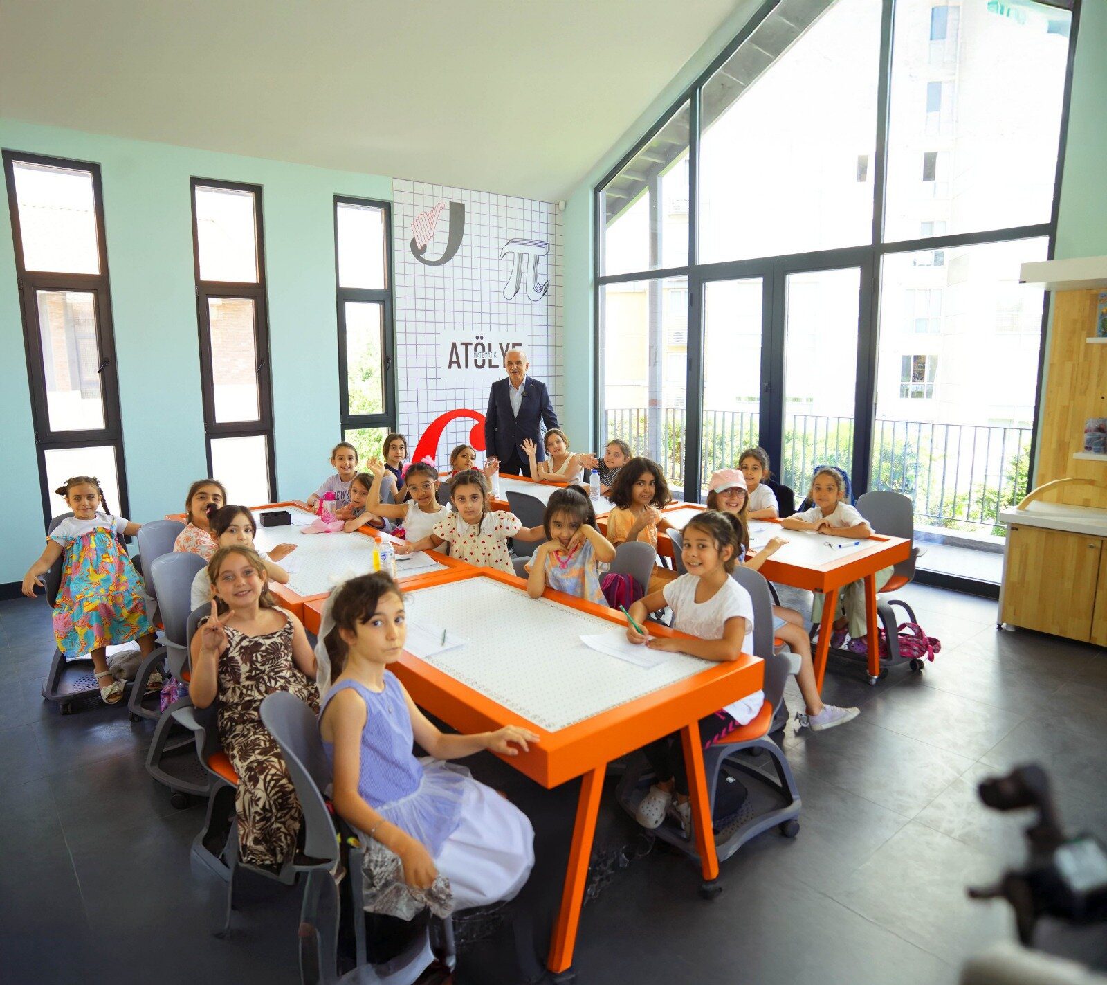 BİLİM ÜMRANİYE ÖĞRENCİLERİN GELECEĞİNE IŞIK TUTUYOR