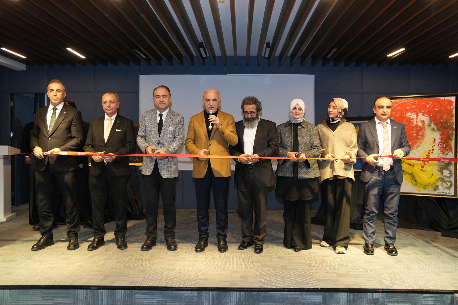 SANATSEVERLERİ BULUŞTURAN NAR-I İSTANBUL SERGİSİ AÇILDI