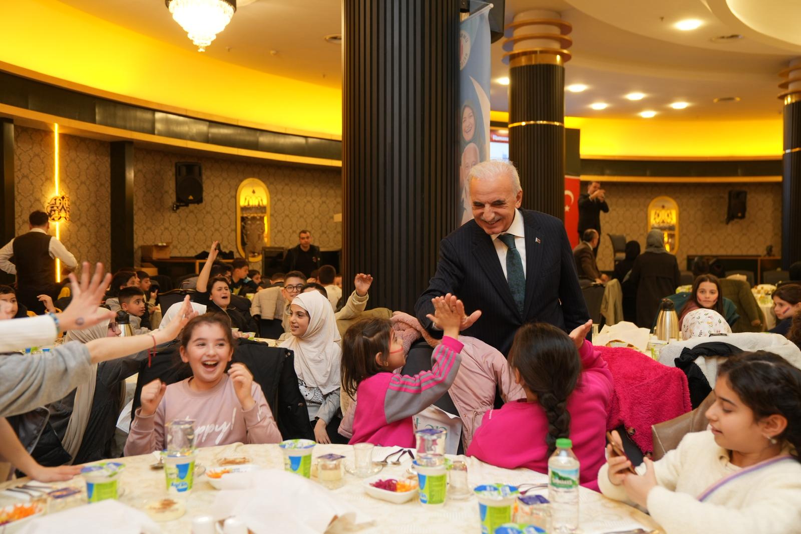 ÇOCUKLAR İFTAR HEYECANINI BAŞKAN İSMET YILDIRIM İLE YAŞADI
