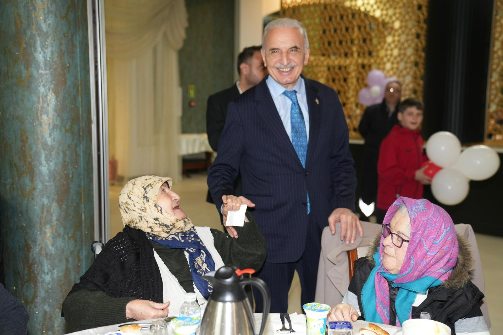 BAŞKAN YILDIRIM, KIYMETLİ BÜYÜKLERLE İFTAR SOFRASINDA BİR ARAYA GELDİ