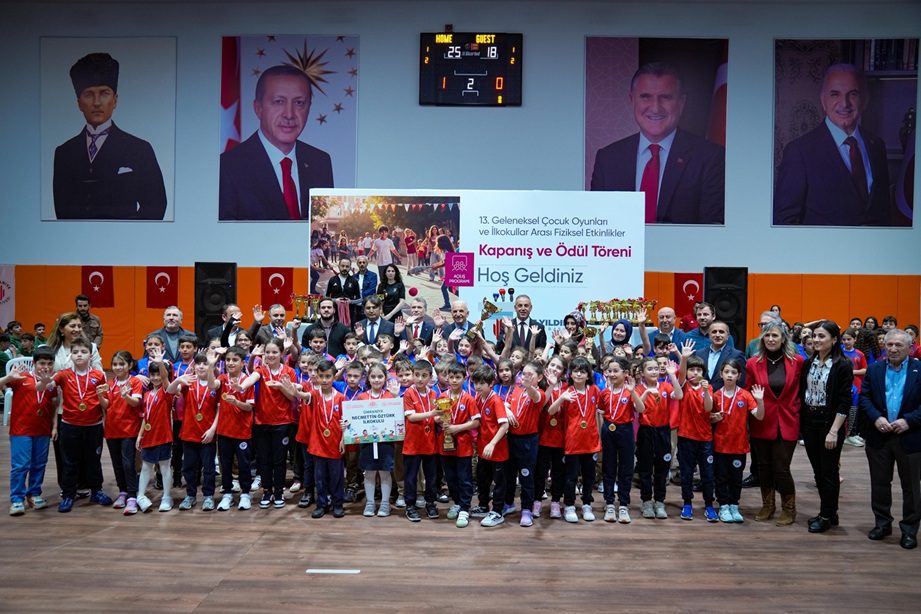 ÜMRANİYE’DE SPOR VE GELENEK BİR ARADA: BİNLERCE ÖĞRENCİ KATILDI