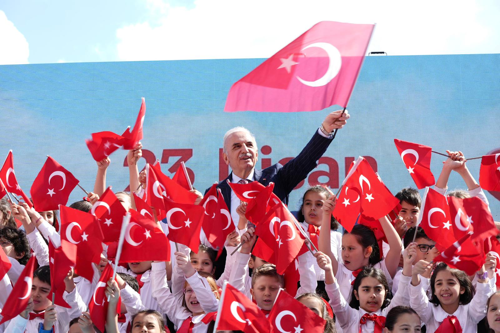 ÜMRANİYE’DE 23 NİSAN BAYRAMI COŞKUYLA KUTLANDI