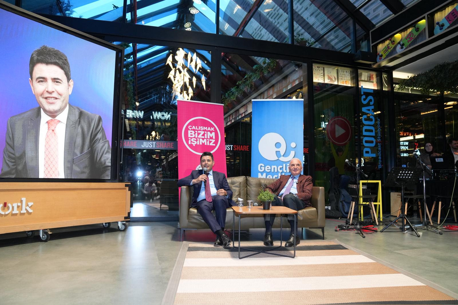 ULAŞTIRMA VE ALTYAPI BAKAN YARDIMCISI OSMAN BOYRAZ, ÜMRANİYELİ GENÇLERLE BİR ARAYA GELDİ