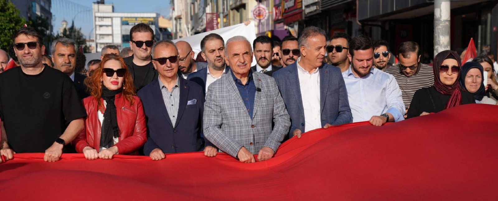 ÜMRANİYE’DE 19 MAYIS BAYRAMI BÜYÜK BİR COŞKUYLA KUTLANDI