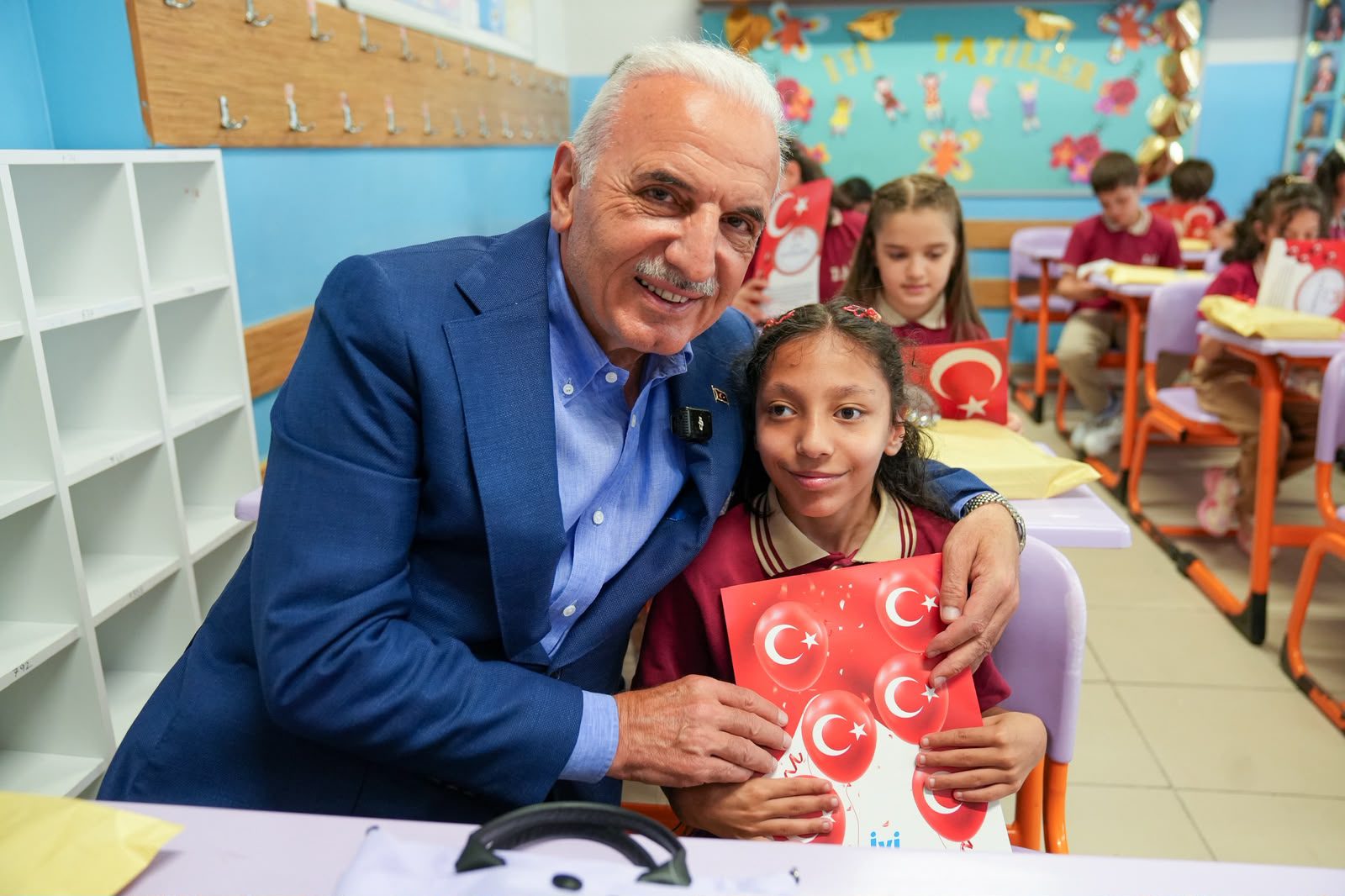 BAŞKAN İSMET YILDIRIM, ÖĞRENCİLERİ KARNE GÜNÜNDE YALNIZ BIRAKMADI
