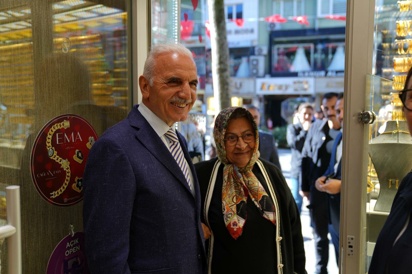 BAŞKAN İSMET YILDIRIM, ARİFE GÜNÜNDE VATANDAŞLARLA BULUŞTU