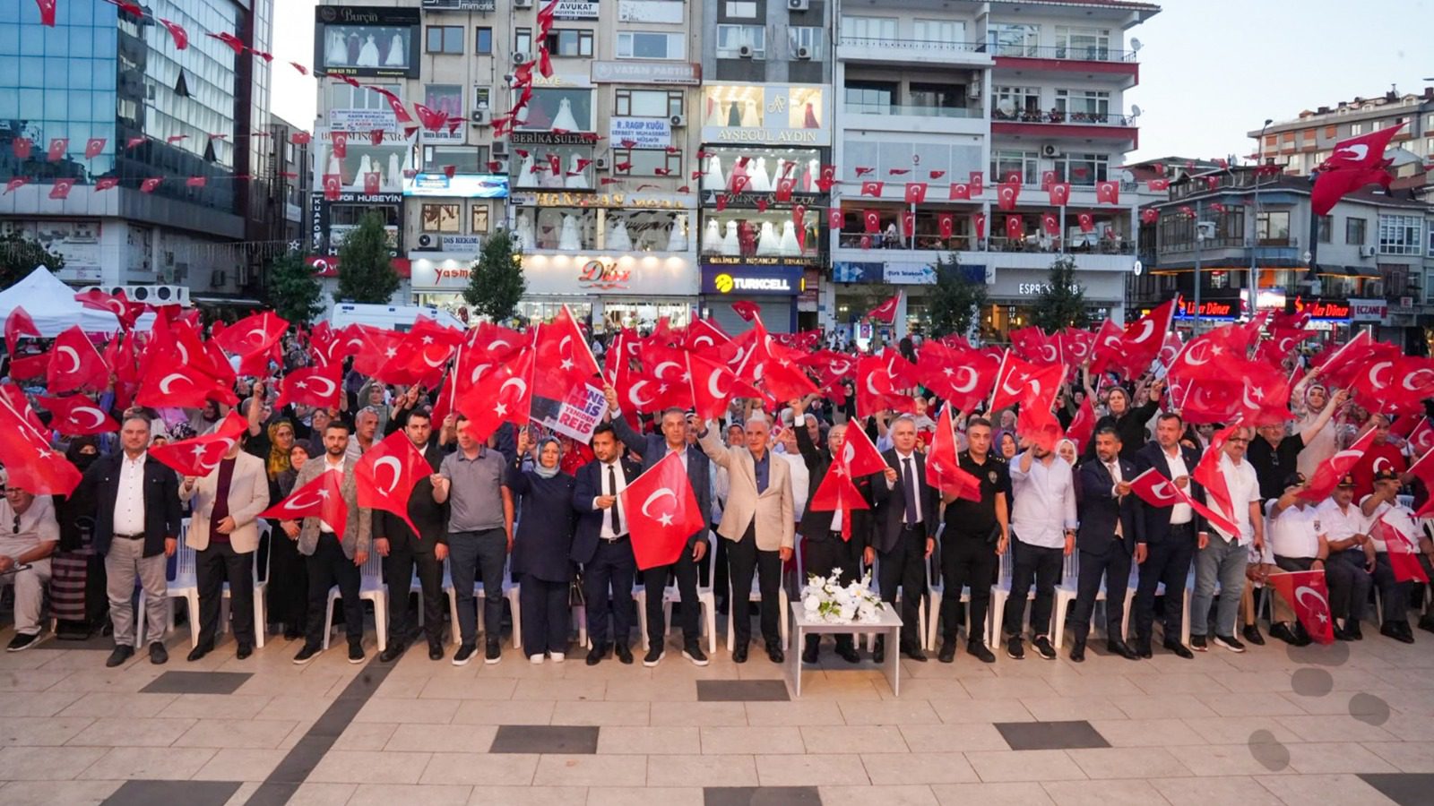 ÜMRANİYE'DE 15 TEMMUZ RUHU BİRLİK VE BERABERLİK İÇİNDE YAŞATILDI