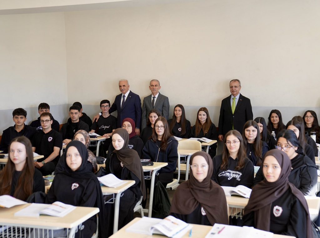 ÜMRANİYE’DE YENİ HAFTANIN İLK BULUŞMASI GENÇLERLE GERÇEKLEŞTİ